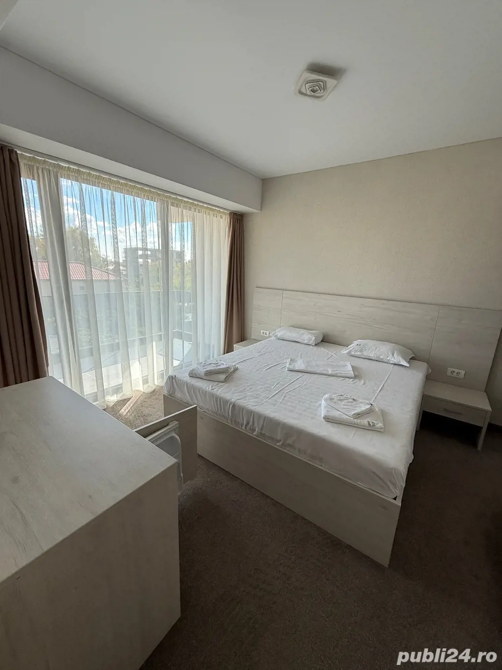 INCHIRIEM CAMERA DE HOTEL