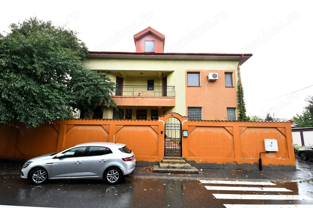 Vila spatioasa, pretabil pentru locuit/clinica, zona Micro 17 – Galati