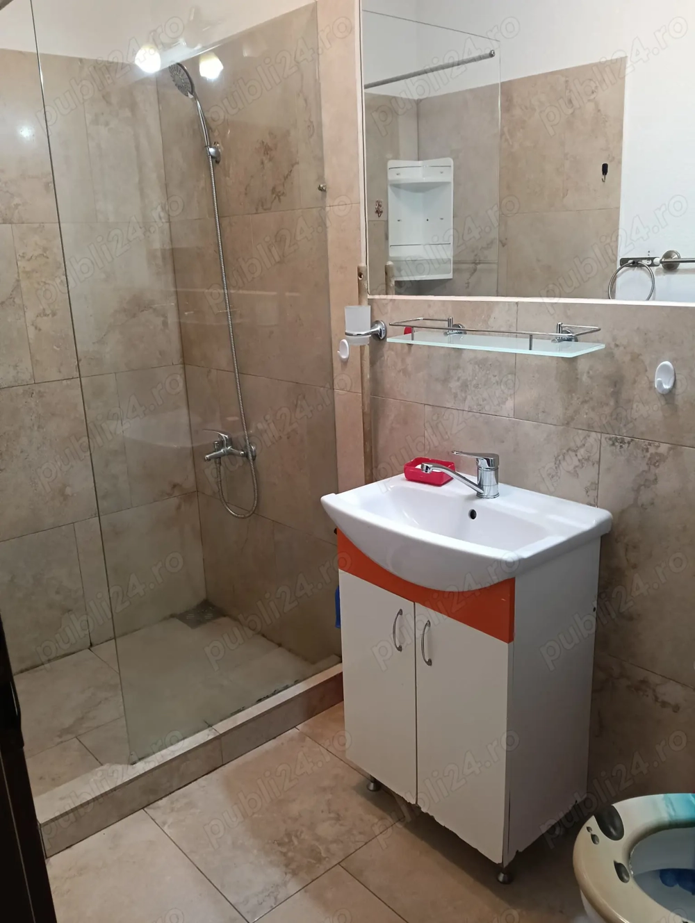  PF închiriez apartament