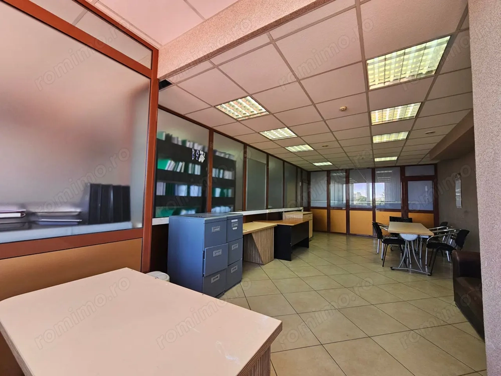 Se ofera spre inchiriere birou spatiu comercial in zona vitan de 44 mp, etaj 5. Se ofera spre inchiriere birou spatiu comercial in zona vitan de 44 mp, etaj 5.