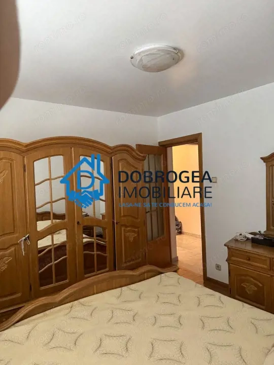 STRADA BABADAG- 3 CAMERE DECOMANDAT ETAJ 3, CENTRALA GAZ