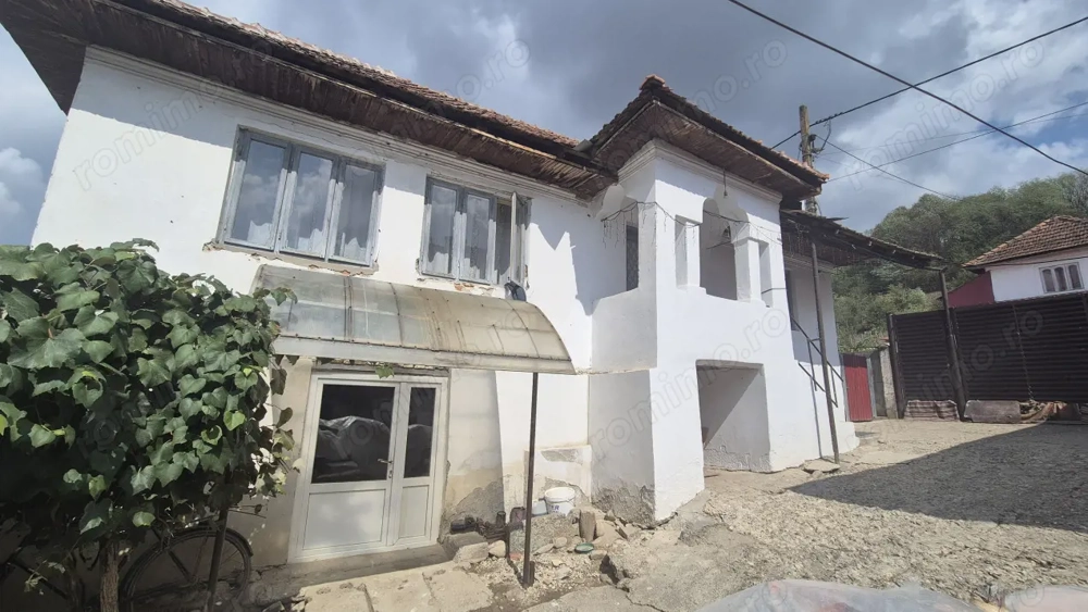 Vânzare casă tradițională situată în Bengești-Ciocadia, strada Linia Mare