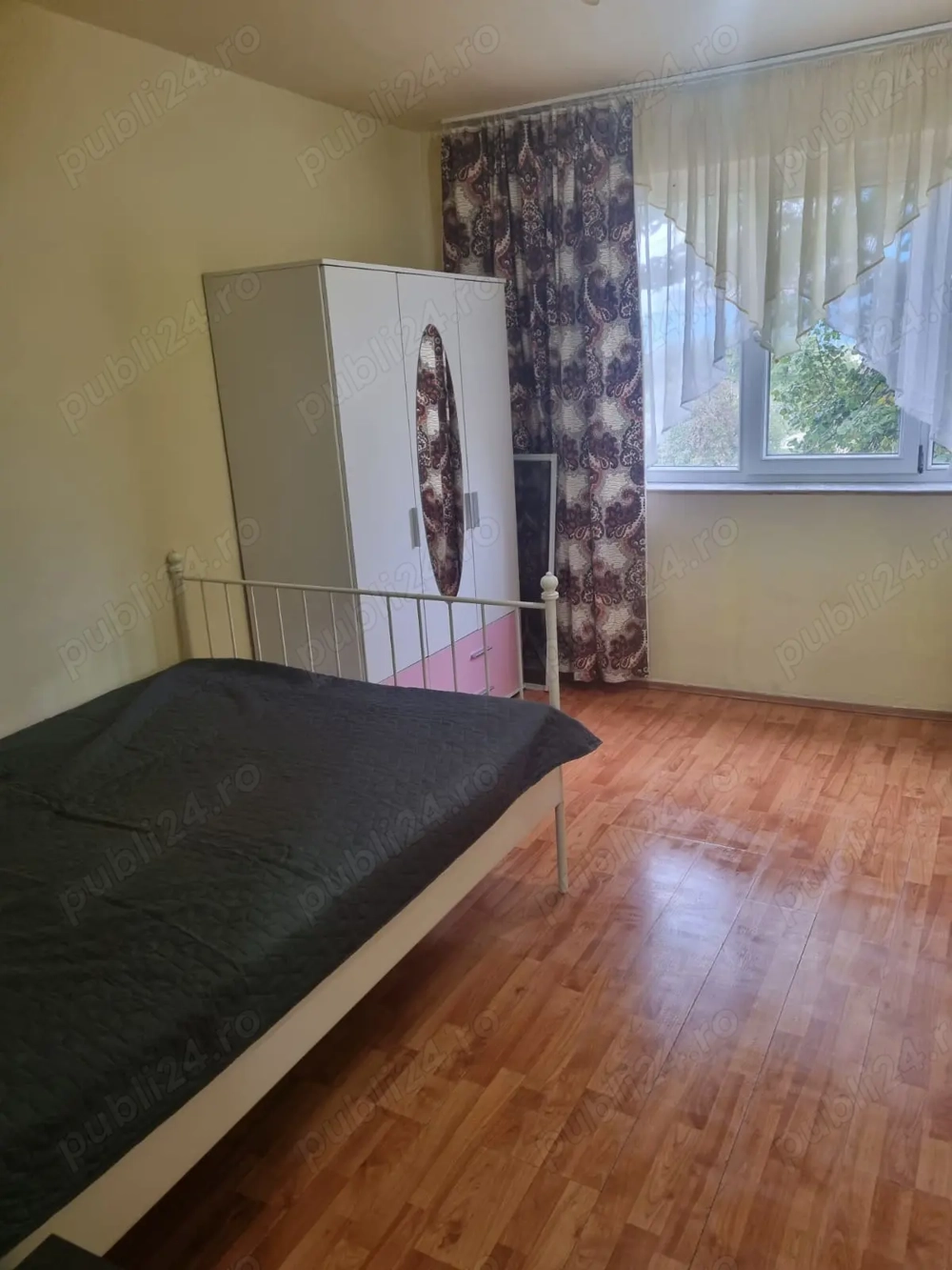 Închiriez garsonieră 