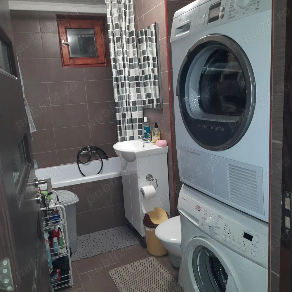 Închiriez apartament cu doua camere. 