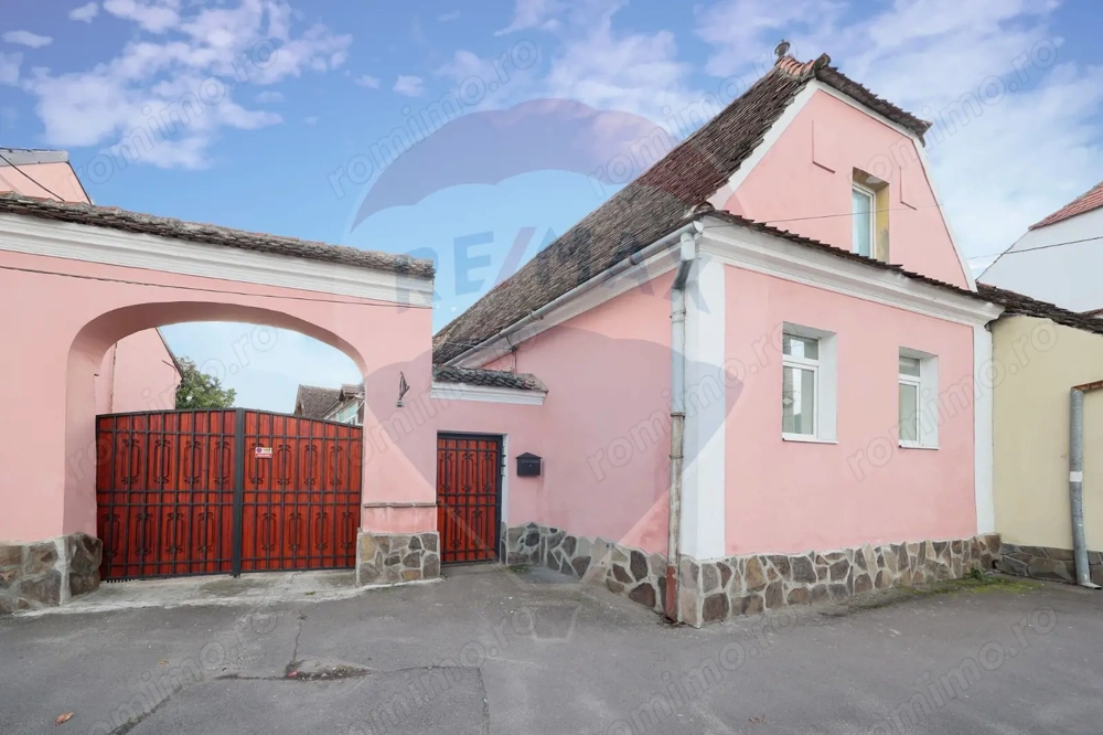 Casă 6 camere și teren 1200 mp