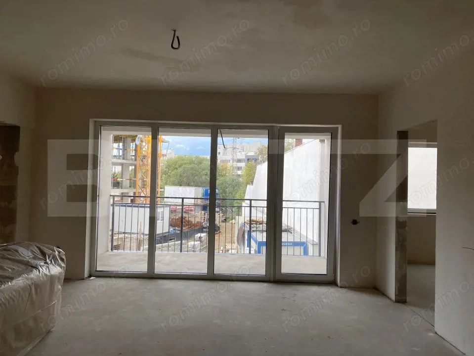 Apartament semifinisat, 3 camere, 2 băi, terasă și parcare zona Piața Abator