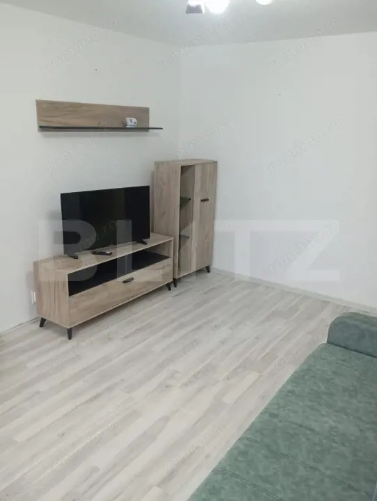 Apartament 3 camere, 48 mp, zona Micro 6  Apartament 3 camere, 48 mp, zona Micro 6