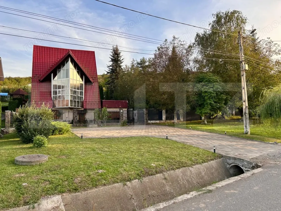 Casa moderna cu design deosebit,situata intr-o zona linistita.