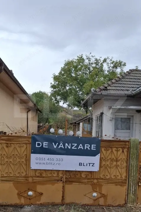 Casă bătrânească la stradă, Podari-Livezi, teren 822 mp