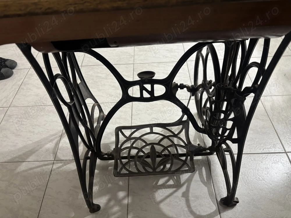 Vand masa si masina de cusut Naumann 2000 RON Negociabil