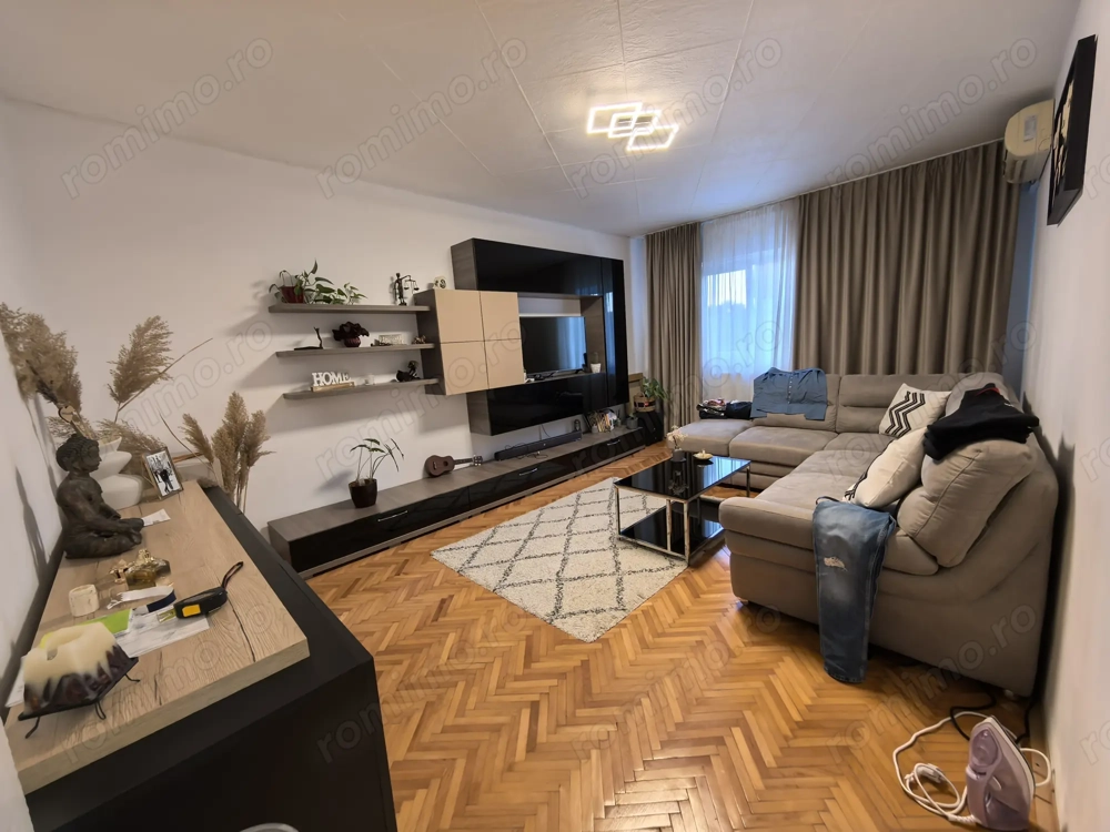 Mobilat si Utilat. Spatios. Decomandat. Centrala proprie.