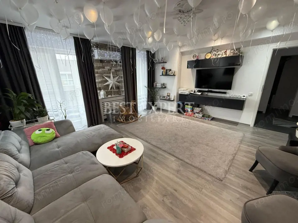 Apartament 5 camere mobilat, utilat si cu Parcare acoperita/Geam Baie