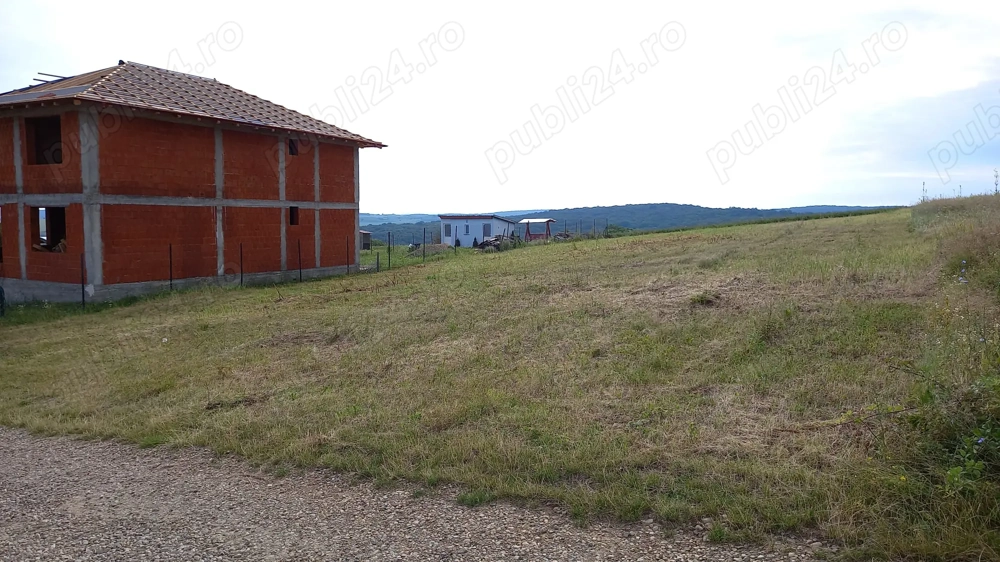 Vând teren la șosea, 5 min Spital Judetean, cu gaz, apa si curent