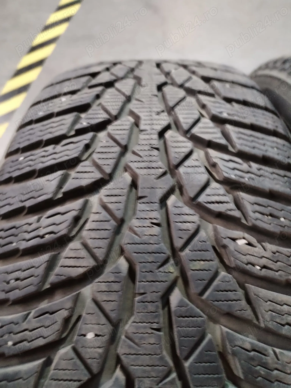 Vând 2 anvelope de iarnă Nokian WR D4