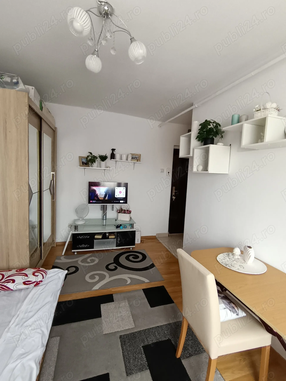 Vand garsoniera 82.500. ZONA FOARTE BUNA