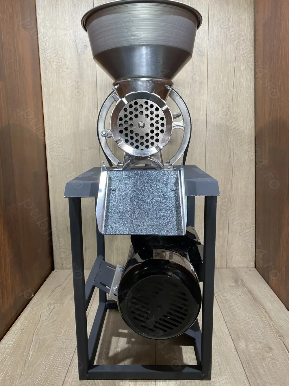 Masina tocat carne aluminiu profesionala 699 lei