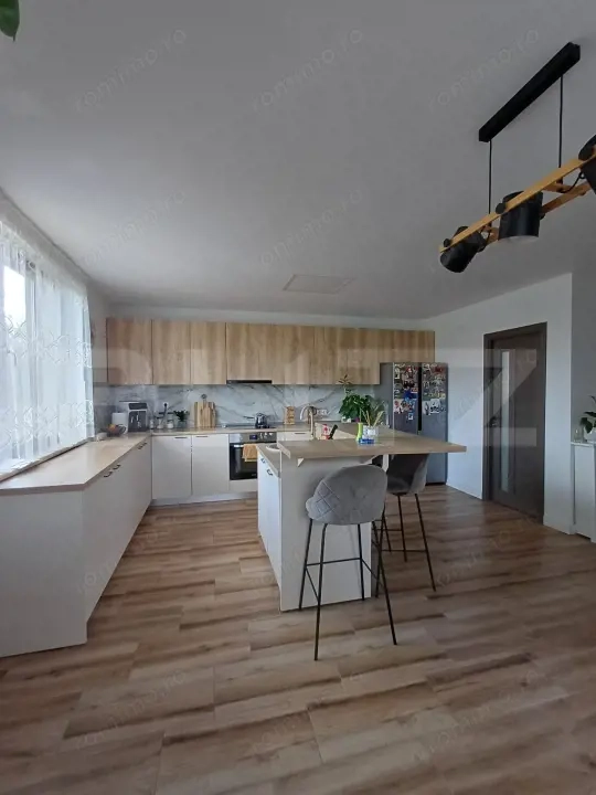 Casa individuala 338 mp, teren 1400 mp, in Mihai Viteazu