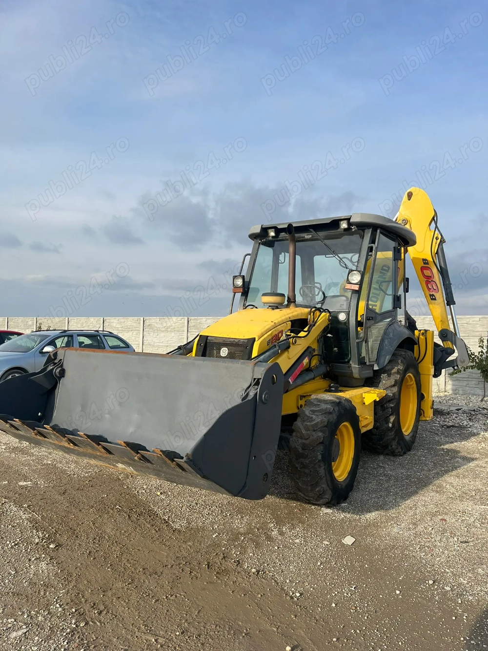 Buldoexcavator New Holland B80B   An 2017   2.600 ore   