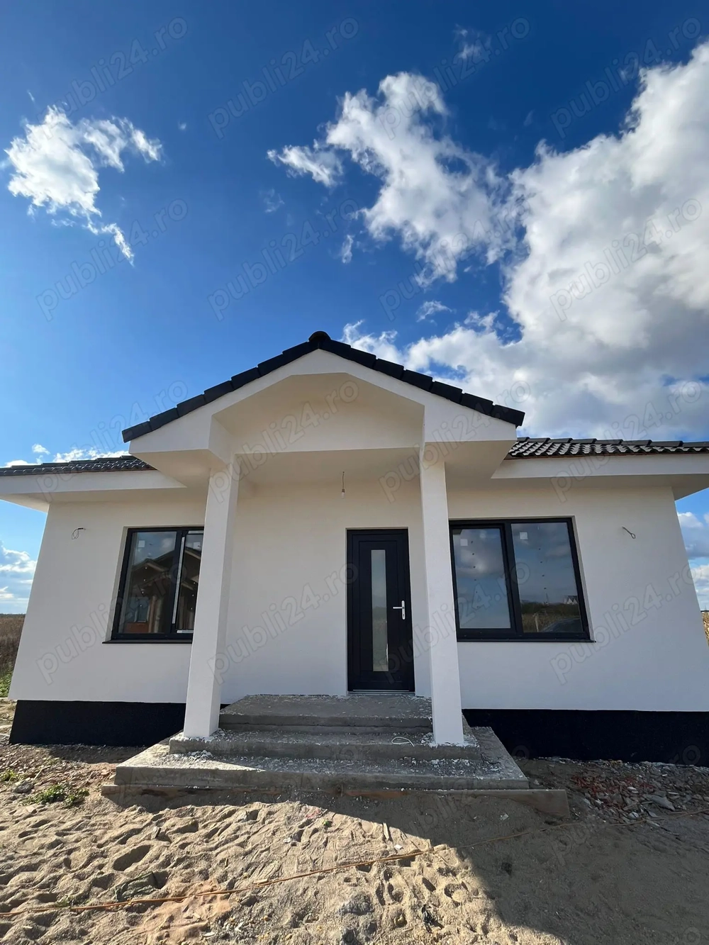 Vând casă în Sântion