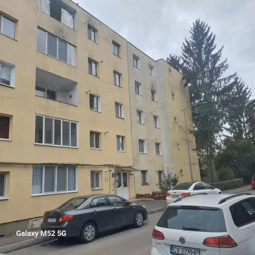 De Vânzare Apartament Trei Camere. Ocazie.