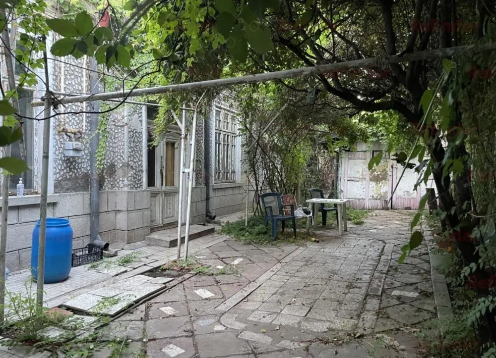 Vanzare teren 342 mp + casa demolabila renovabila | Unirii - Matei Basarab - Alba Iulia |