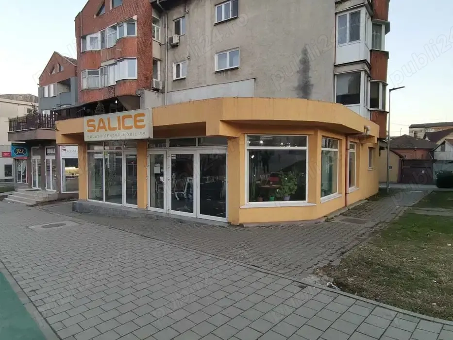 Vând spațiu comercial 200mp la bulevardul Republicii alba iulia