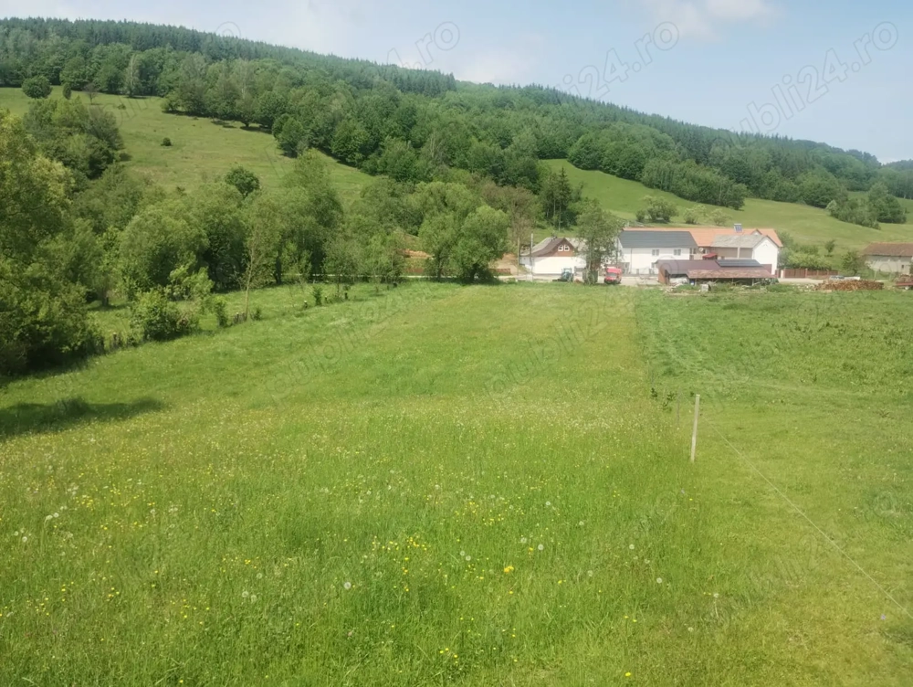 Vând teren in zona pitoreasca cu peisaje extraordinare