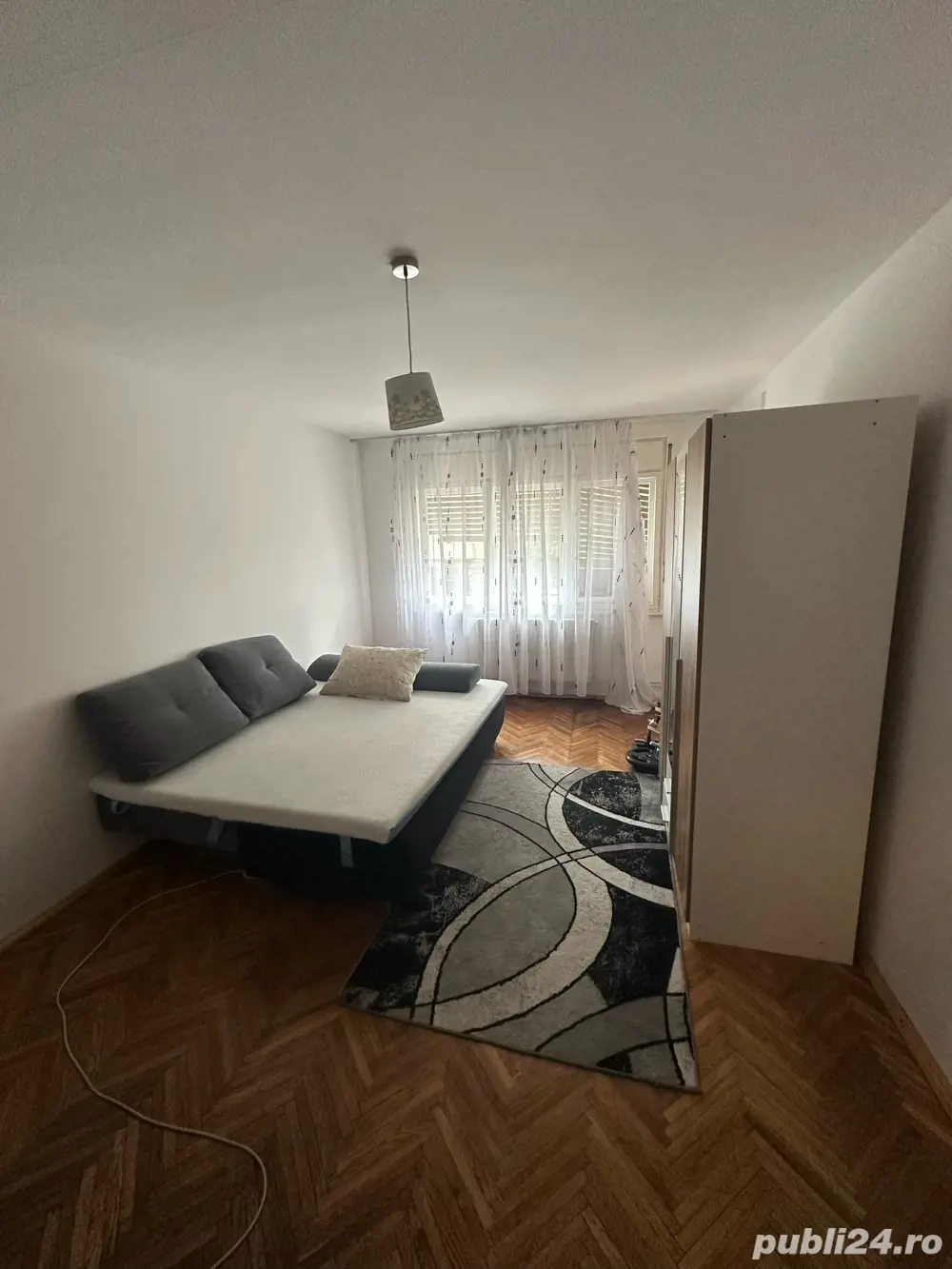 Apartament cu 3 camere de inchiriat 