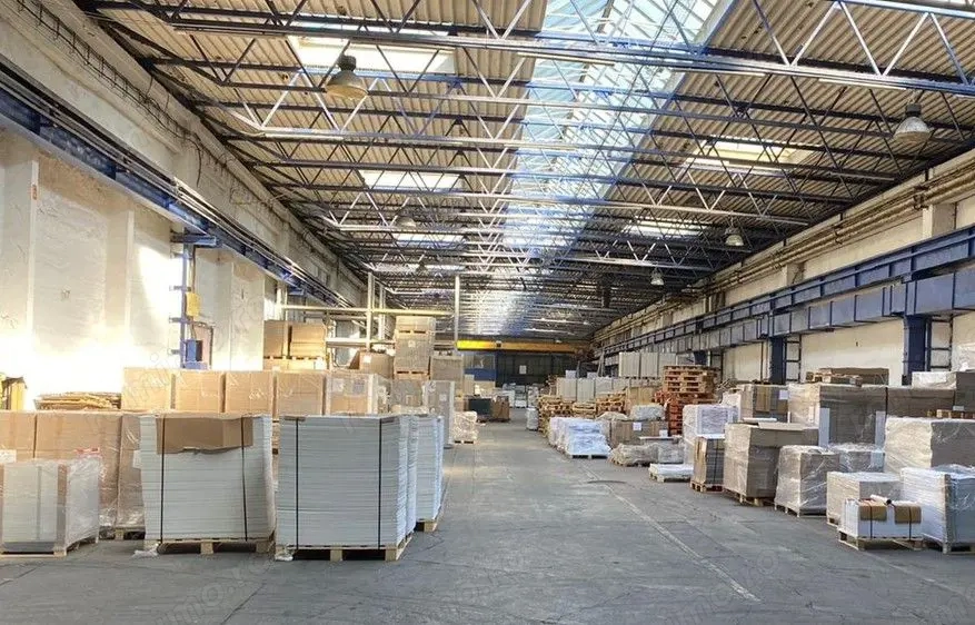 Hala de 5000 mp in apropiere de metrou Republica