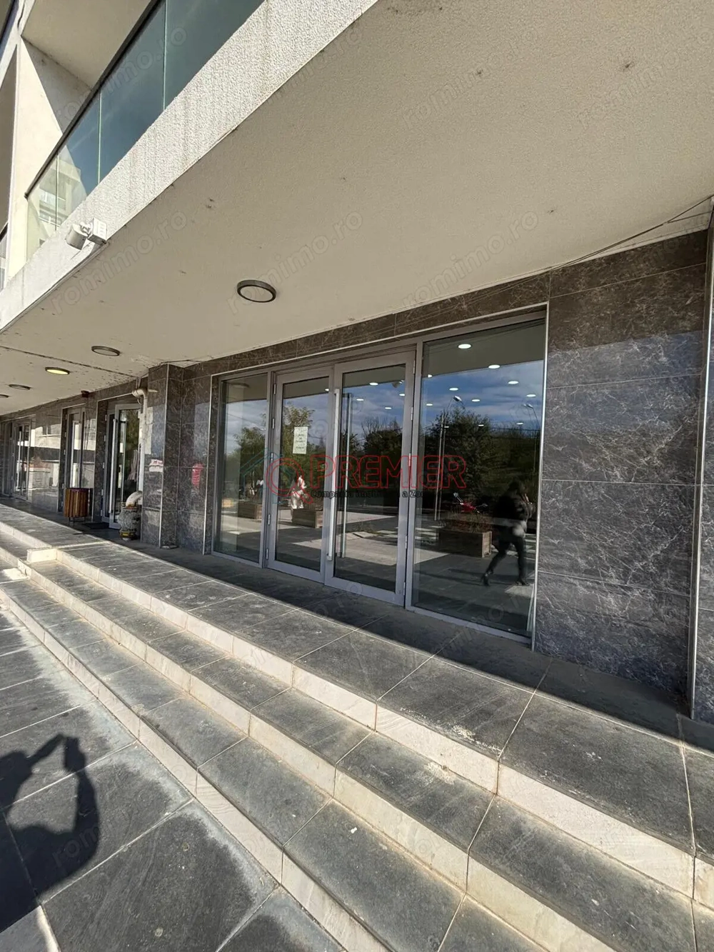 Spatiu Comercial 900 euro Vitan-Barzesti - Vitrina