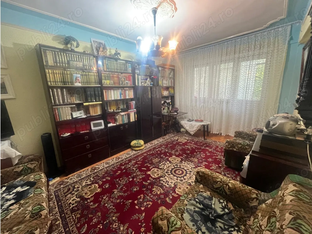 Apartament trei camere - Zona Școala nr. 10 - etaj 2