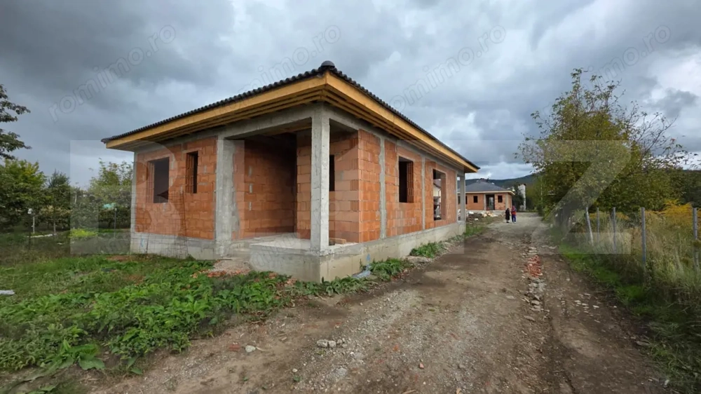  Casă  pe un nivel, 3 camere, 100 mp și teren generos de 600 mp - zona Unirea