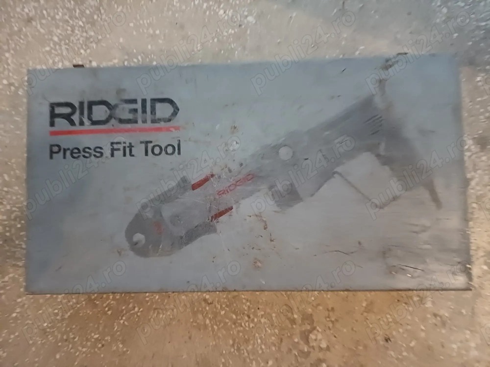 Vand scule profesionale pentru instalatori