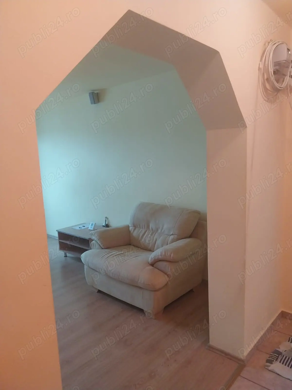 Persoană fizică  vând apartament 3 camere