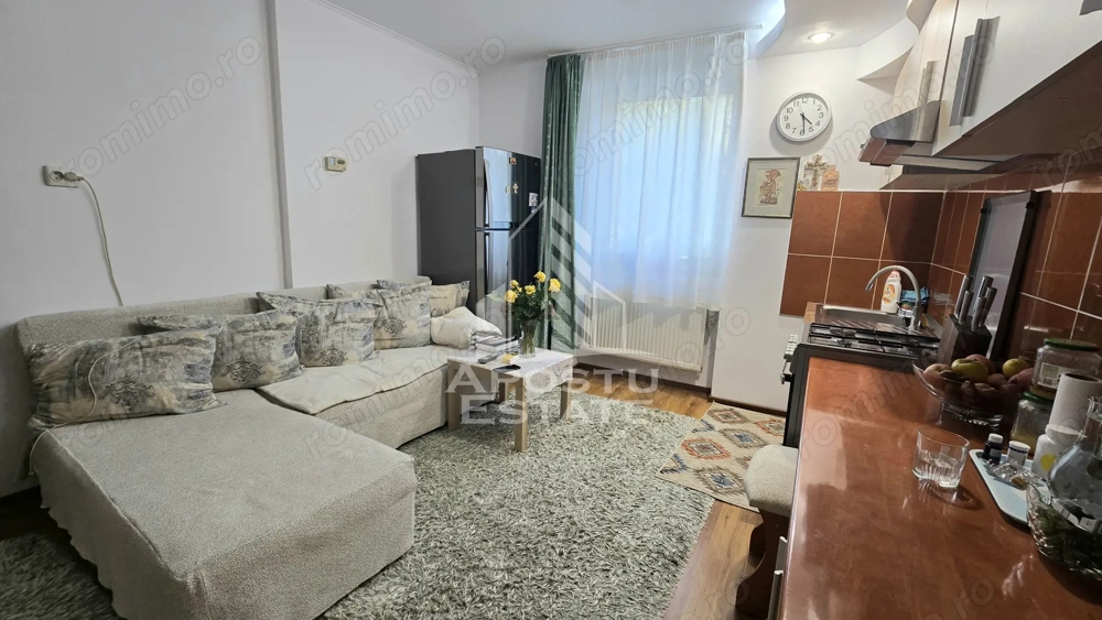 Apartament de vanzare cu 2 camere, centrala proprie, zona Ronat