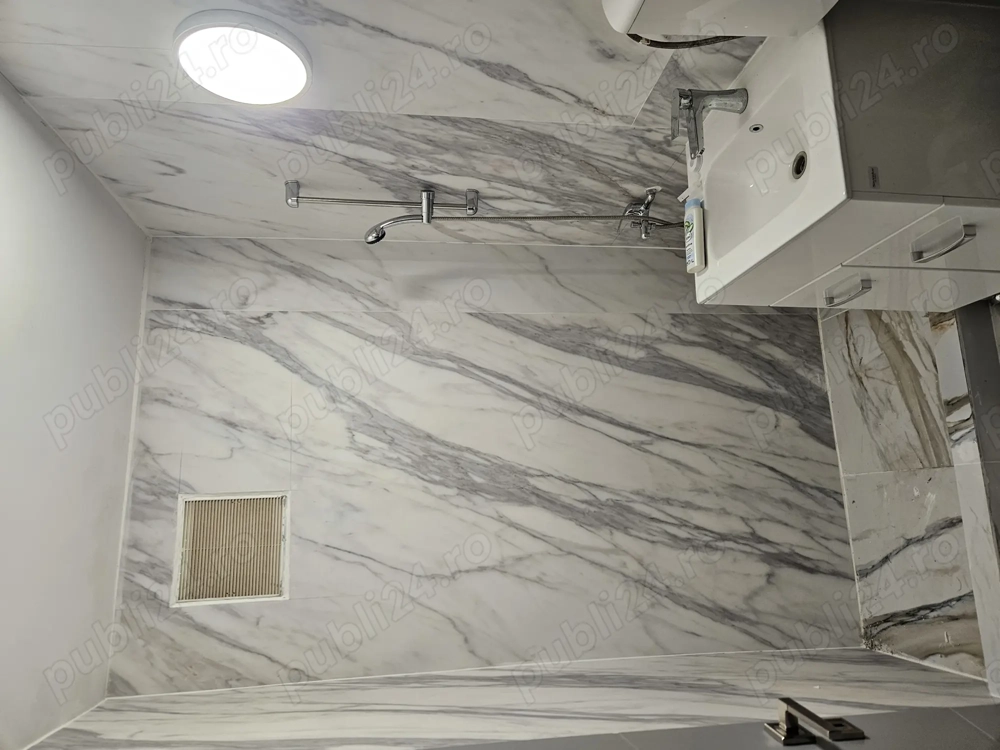 Vand apartament 2 camere decomandat pe str Aluminei 