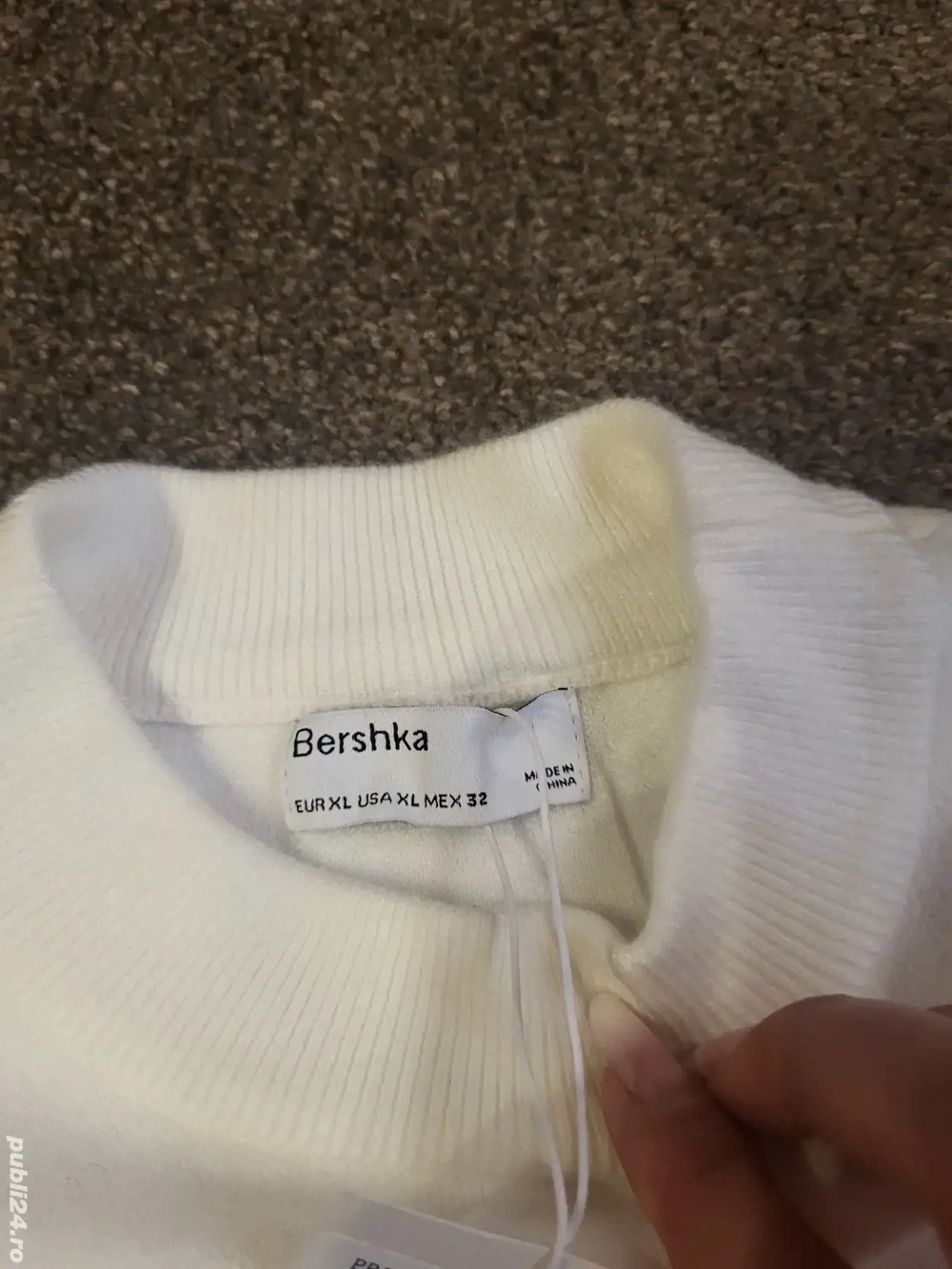 De vanzard pulover dama Bershka