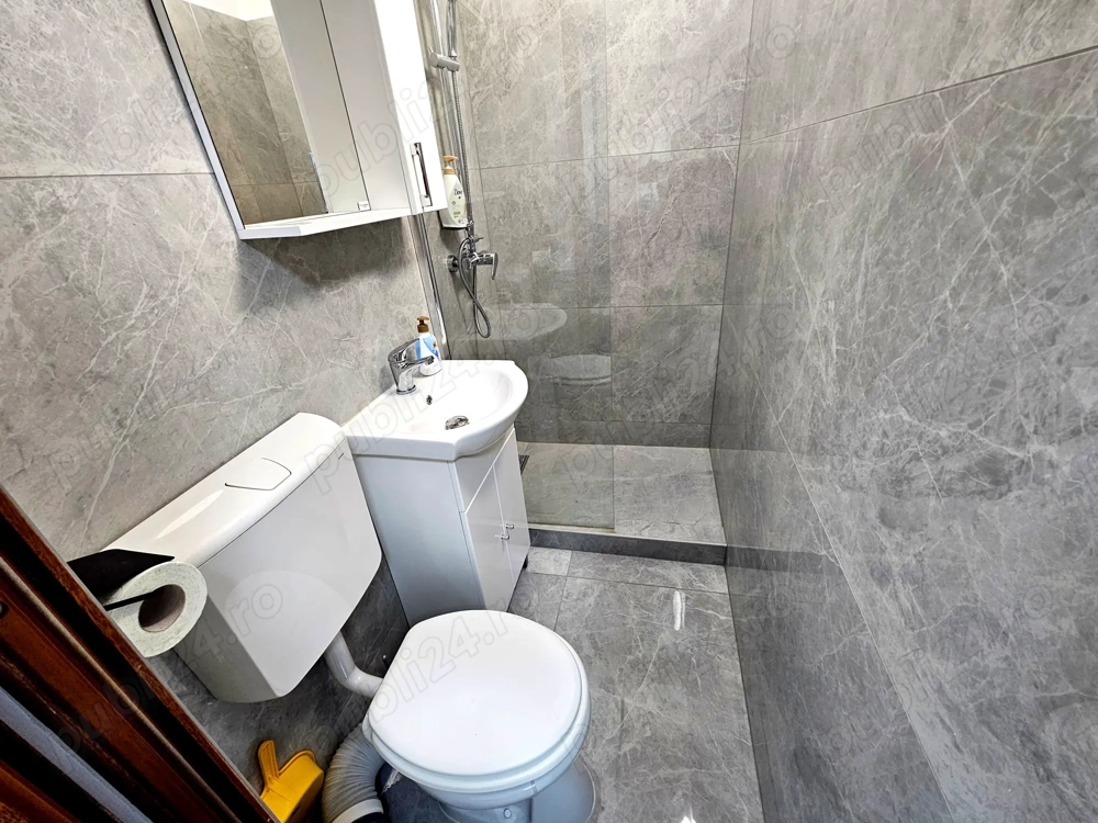 Vanzare 1 camera etaj 1, zona Port