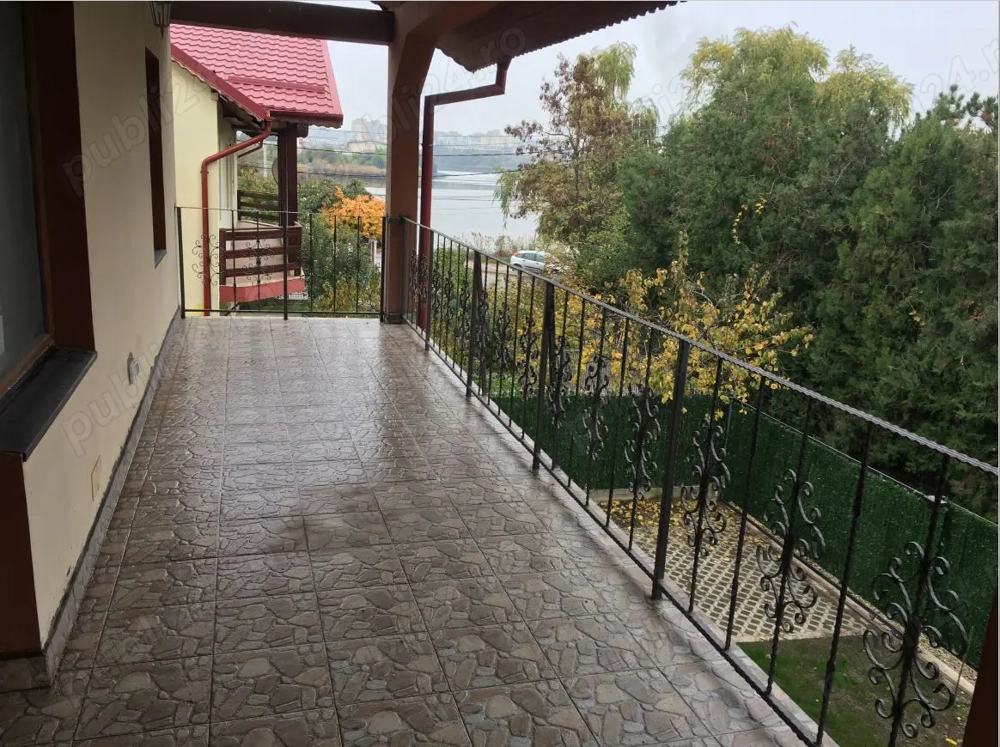 Vând casă la gri cu vedere panoramică la Lacul Fundeni