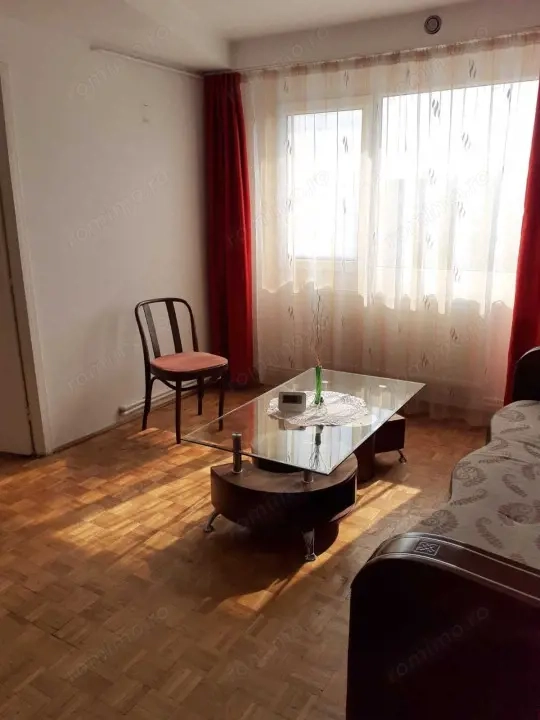 Centru, Str 9 Mai - Precista, Apartament cu 3 camere semidecomandat