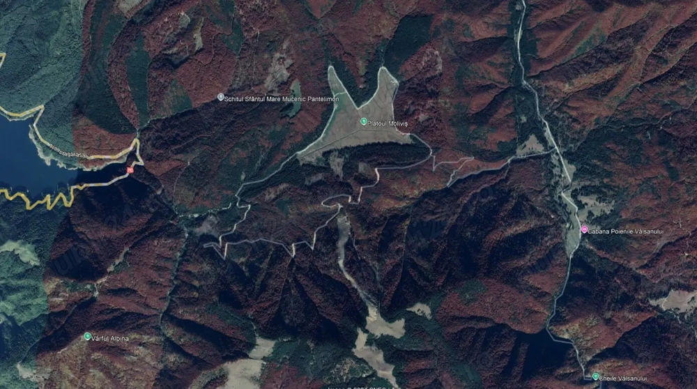 Teren de vânzare în apropiere de Transfăgărășan și Valea Vâlsanului.