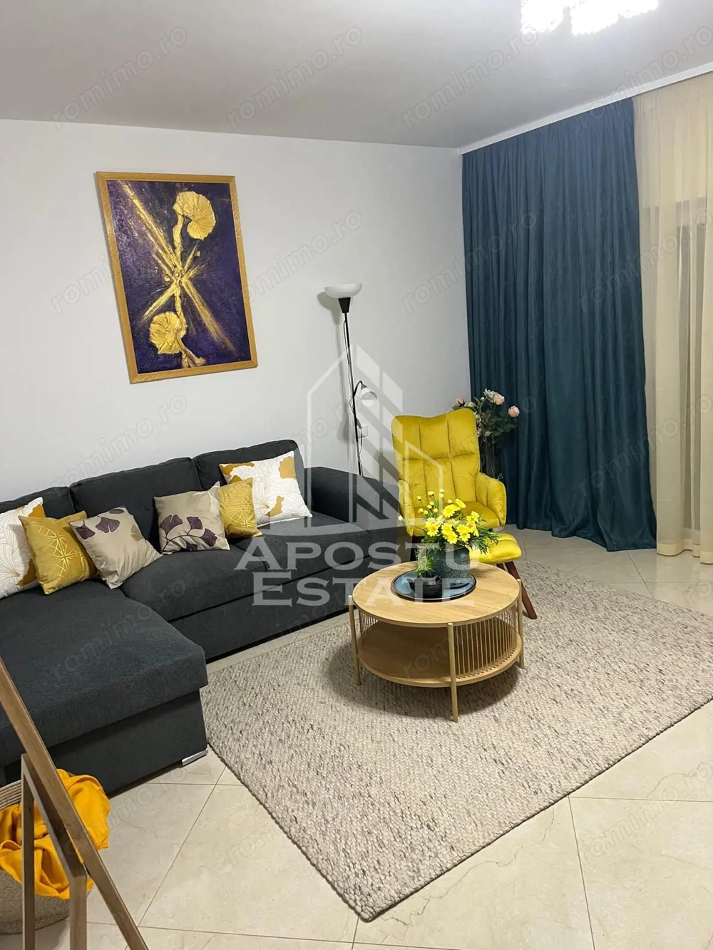 Apartament cu 2 camere, curte proprie, centrala si loc de parcare