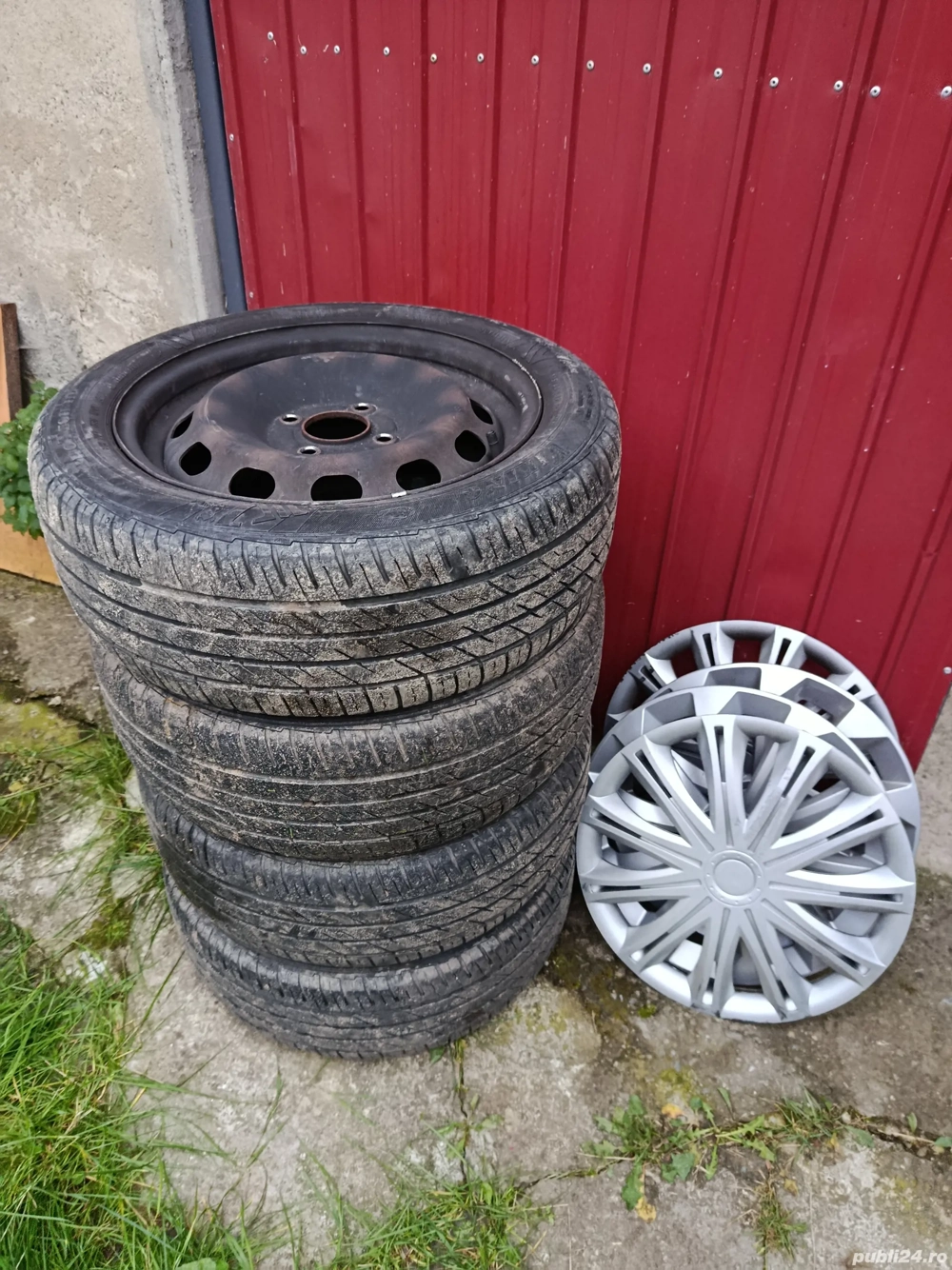 De vanzare set roti de vara jante de otel/tabla cu capace si anvelope 195 50 15 