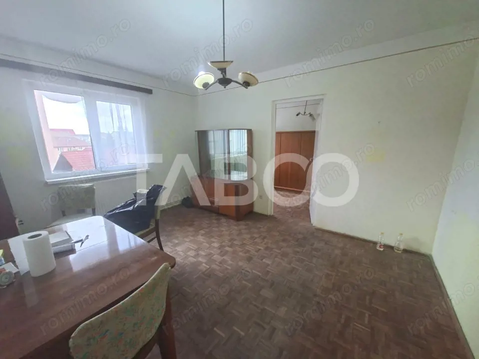 Apartament 2 camere de vanzare strada Luptei la etajul 3
