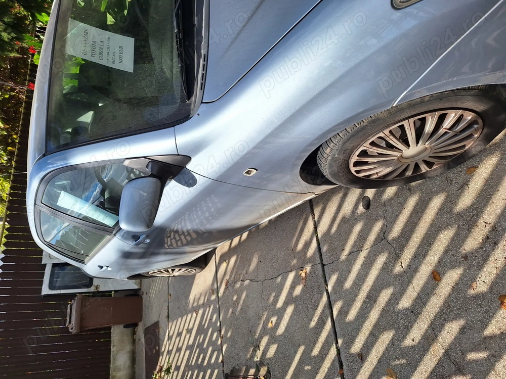 Vând toyota corolla