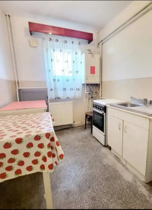 Apartament 2 camere decomandate, etaj 1, la doi pași de centru