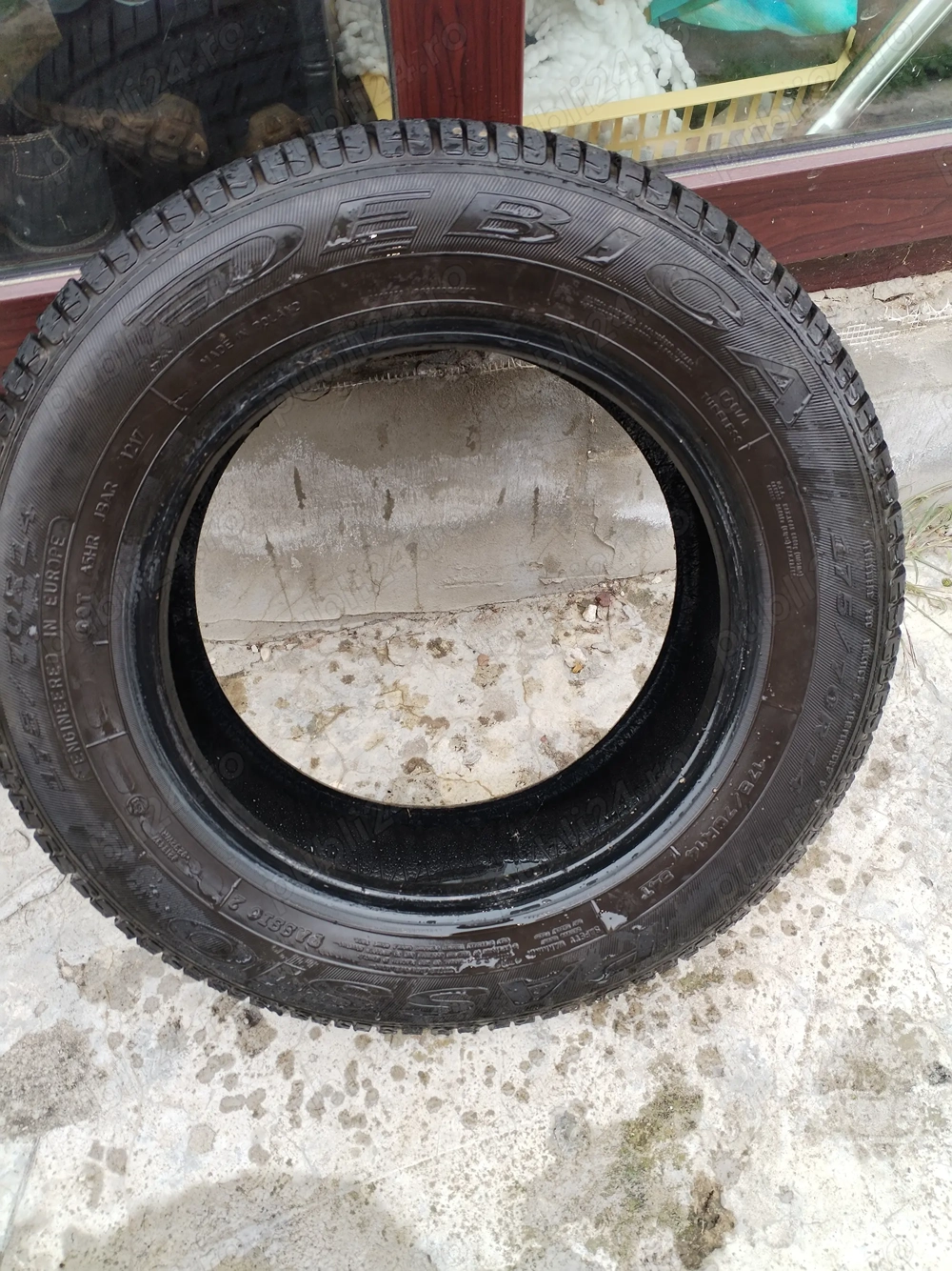 Vând 4 cauciucuri de iarna +2 vara 175 70 r14. Preț 400 lei negociabil nr tel 0735817136 