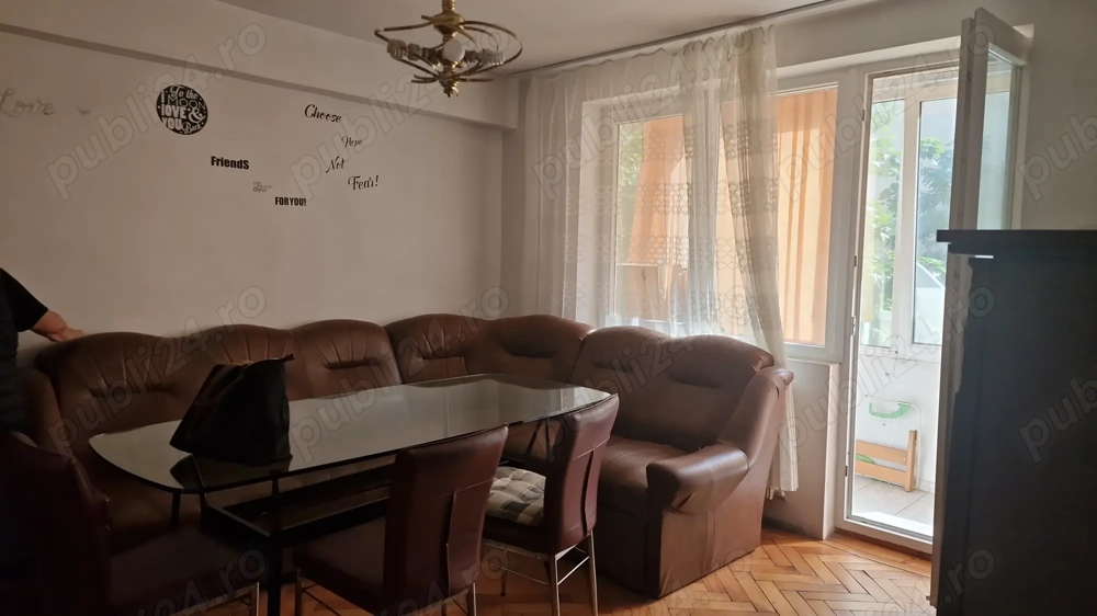 Inchiriez apartament 3 camere Centru 300 euro