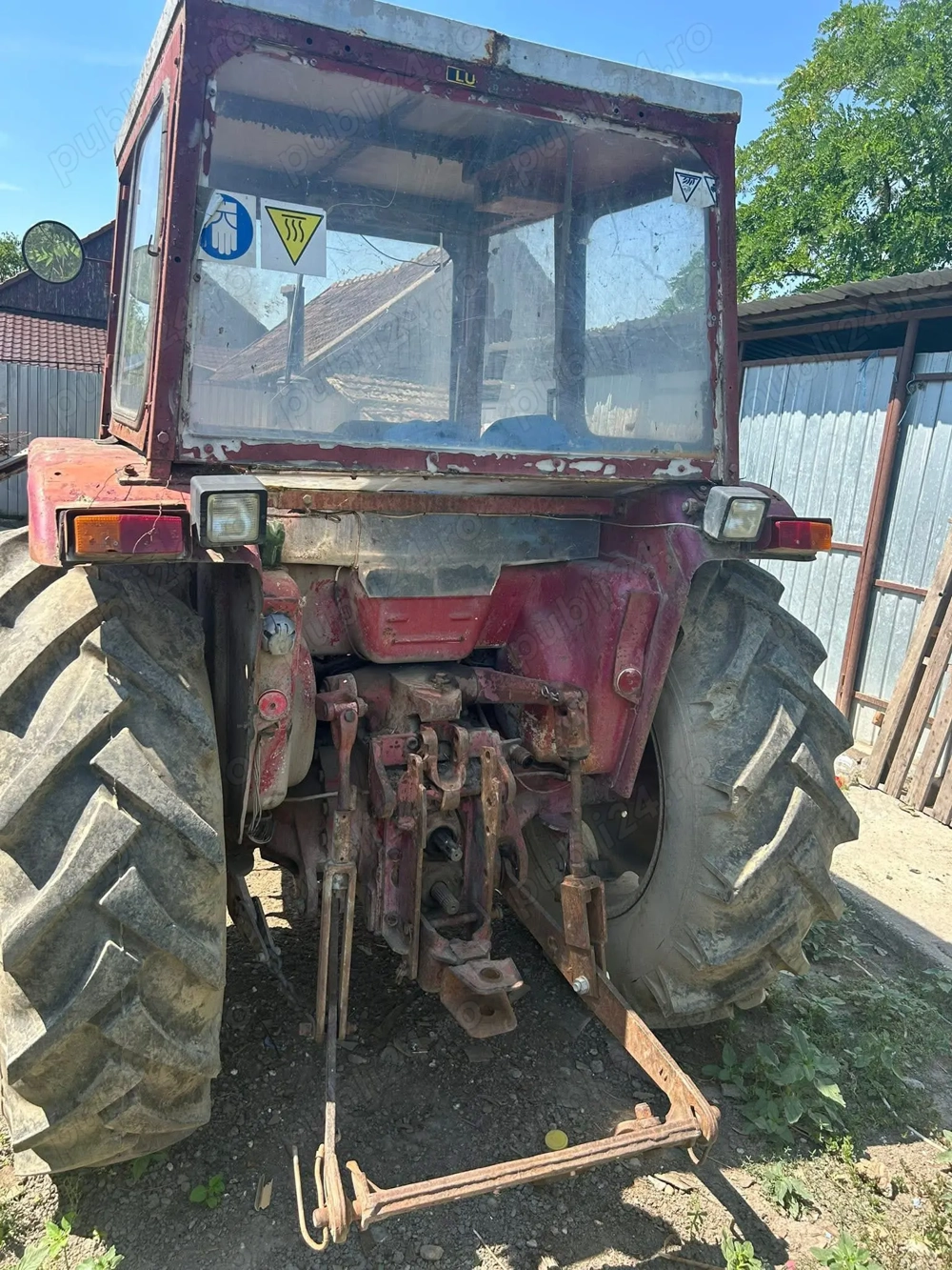 Vand tractor cu țepe si cupă