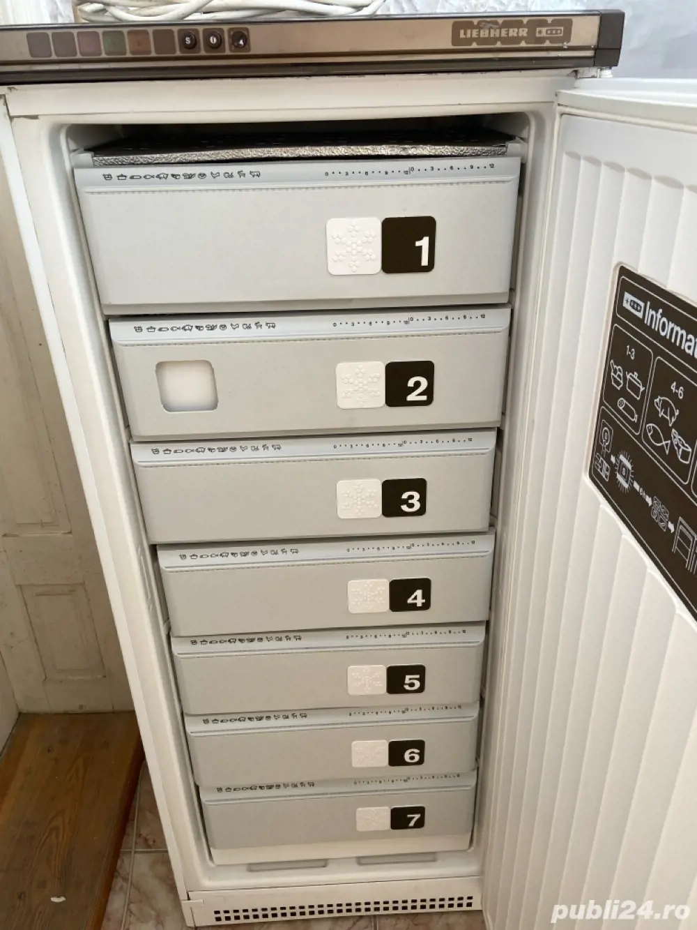 Vand congelator vertical, cu 7 sertare.